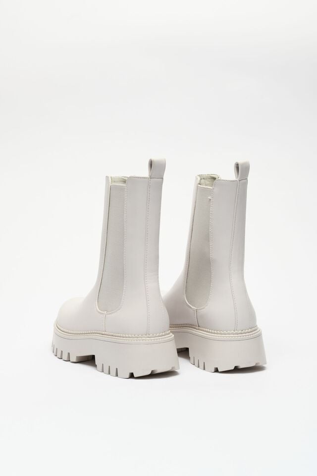 Women Garage Steve Madden Briona Lug Sole Chelsea Boots White | A-6290174